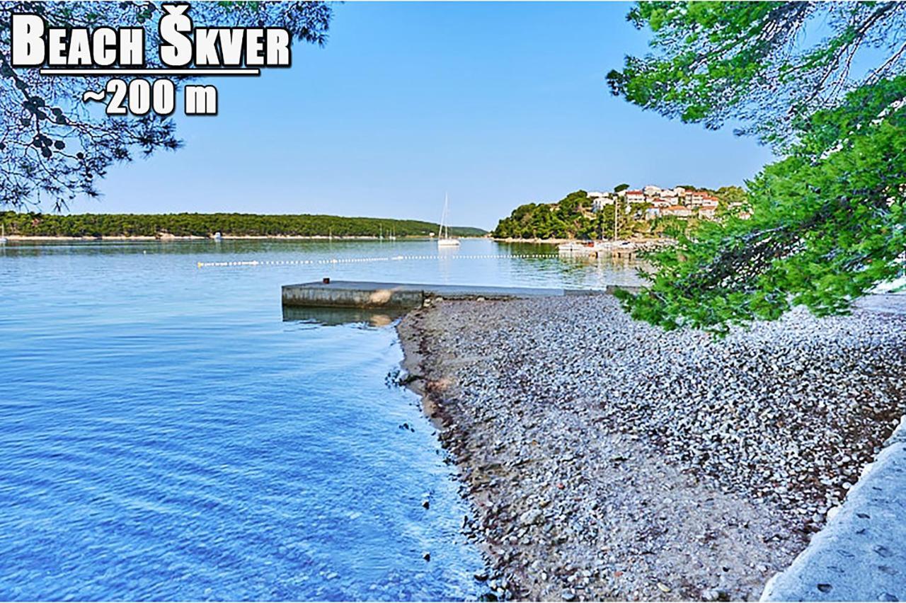 Rab Apartments Aurora Rab Town Buitenkant foto