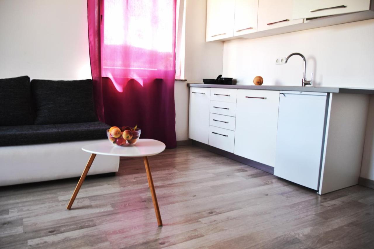 Rab Apartments Aurora Rab Town Buitenkant foto