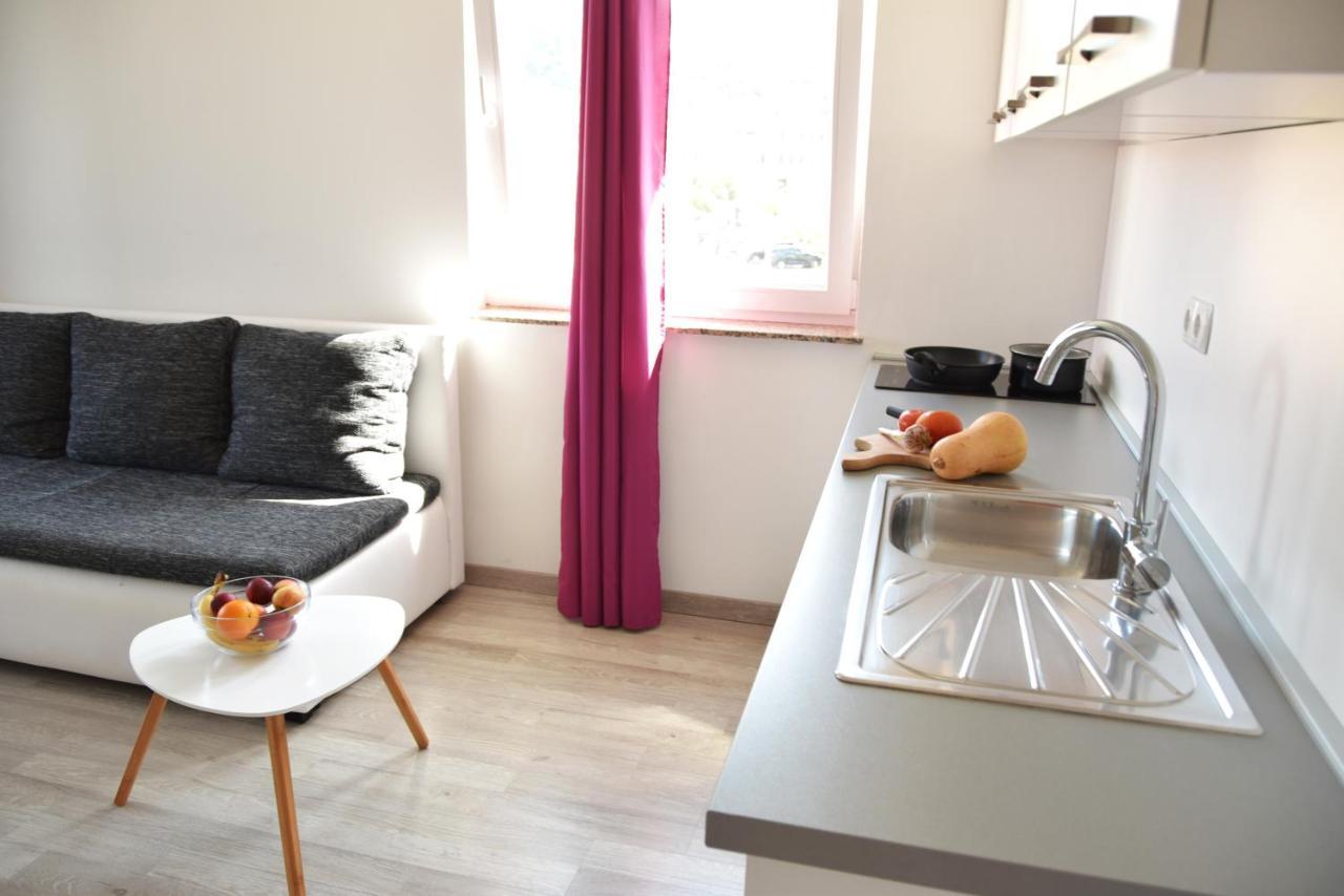 Rab Apartments Aurora Rab Town Buitenkant foto