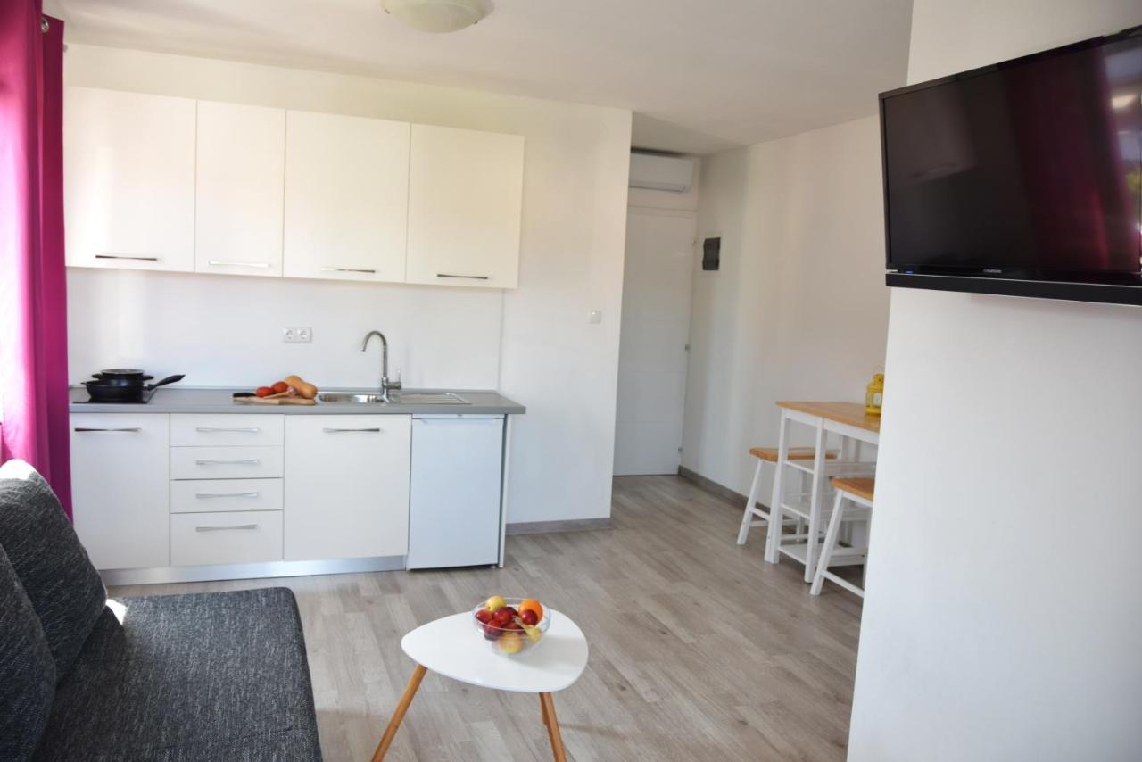 Rab Apartments Aurora Rab Town Buitenkant foto