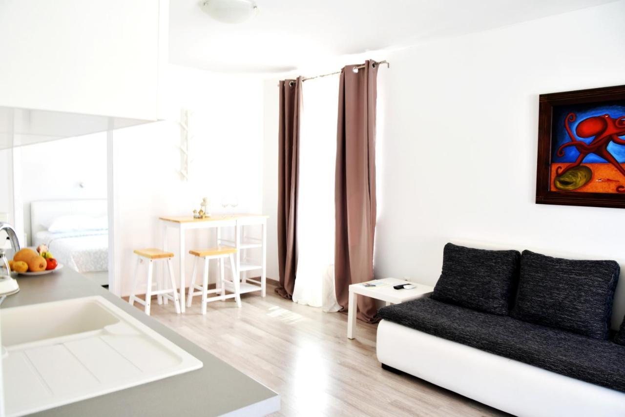 Rab Apartments Aurora Rab Town Buitenkant foto