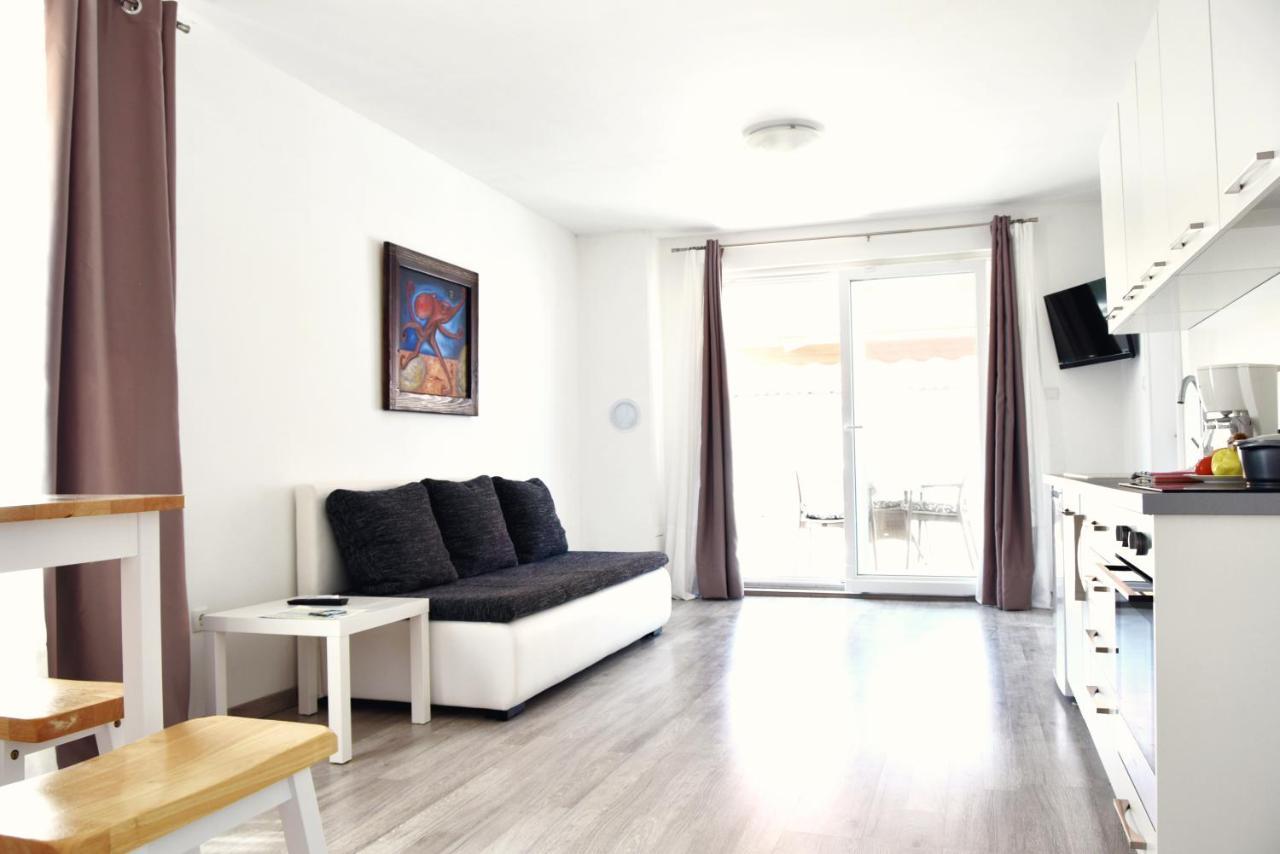 Rab Apartments Aurora Rab Town Buitenkant foto